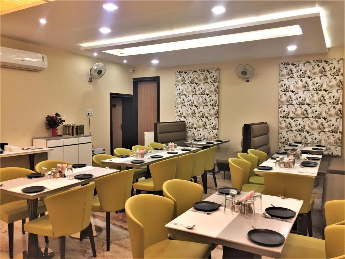 Hotel Bharat 코타 외부 사진